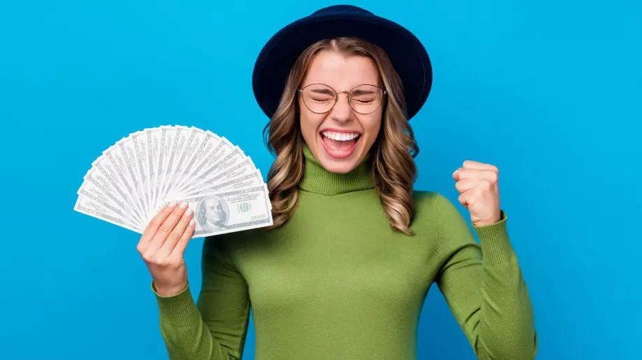 Зодията, която ще се къпе в ПАРИ до края на февруари 2023