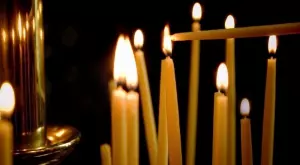 На отдаваме почит на мъртвите Във всеки православен храм се