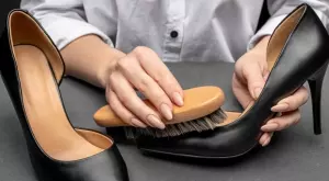 Как правилно да почистваме кожени обувки и чанти