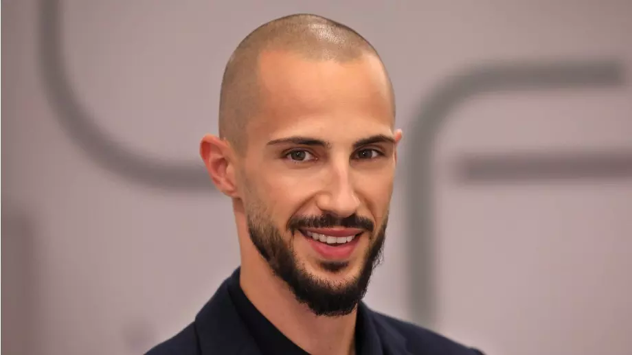 Наум Шопов става водещ