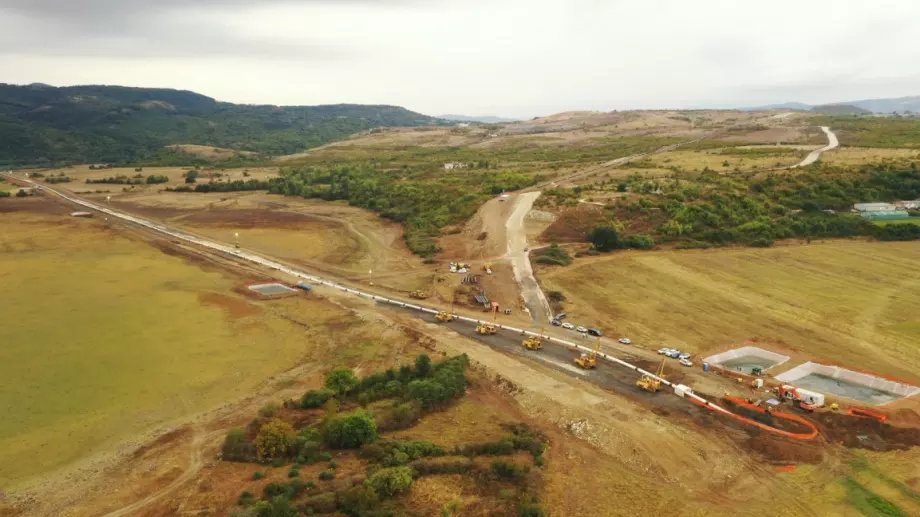 Азерският газ по интерконектора с Гърция пристига по график