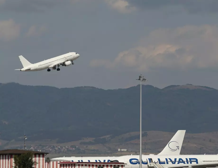 Два самолета ще приберат руските дипломати и близките им от България