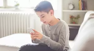 Китай забранява на децата повече от 8 минути на ден в интернет