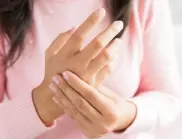 Изпотяват се дланите на ръцете ви - лекар разкри какво означава това