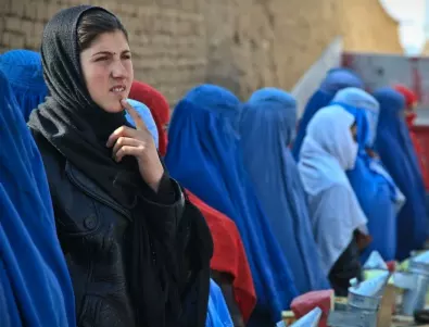 Афганистанските университети отново отварят врати за жени 