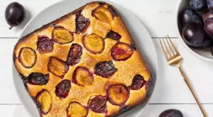 От тефтера на баба: Сладкиш със сини сливи