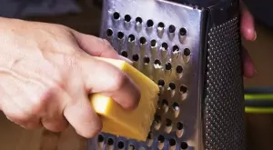 Ето как да стържете сирене и кашкавал като професионалист