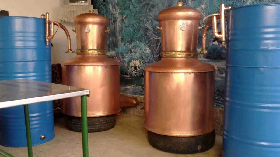 COVID удари и домашната ракия