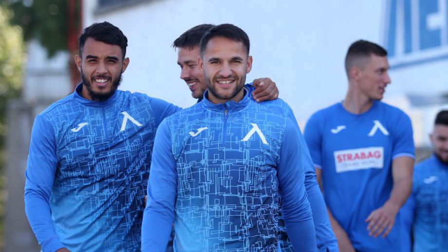 Броени минути след като официално отрече появилите се информации че