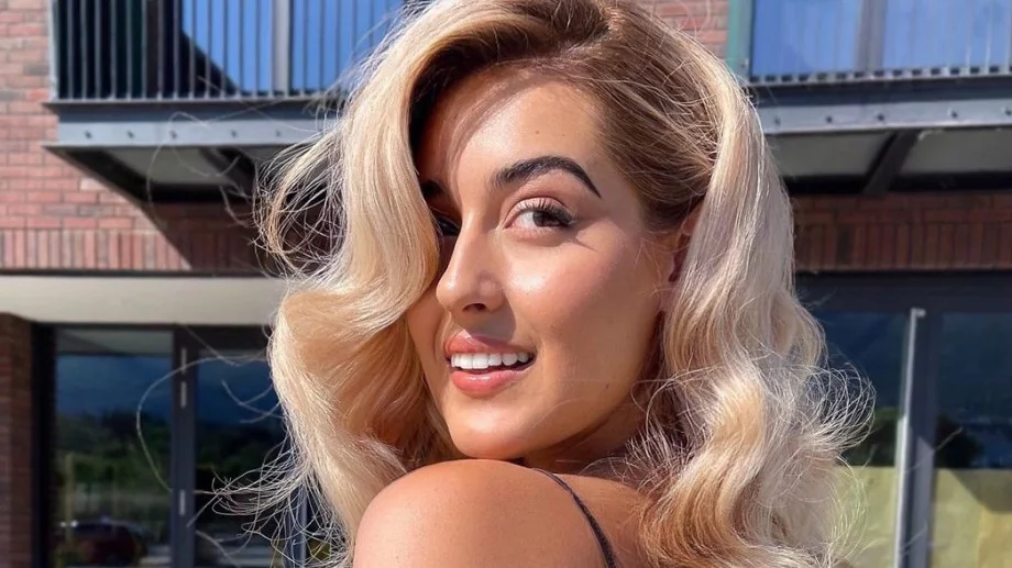 Щерката на Гала си показа дупето (СНИМКИ)