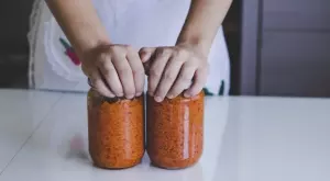 Домашна лютеница в тава