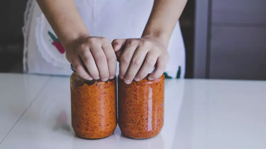 Домашна лютеница в тава