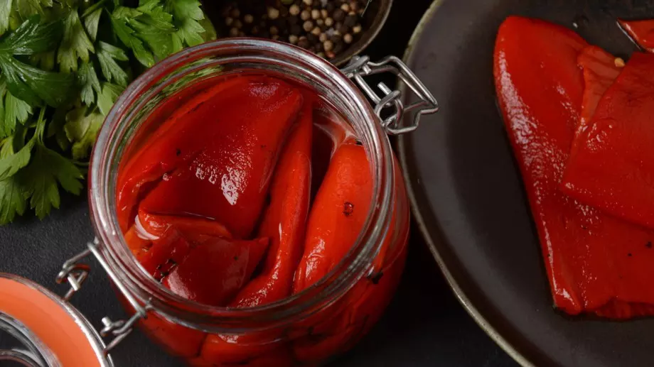 Трябва да опитате тази туршия от печени чушки