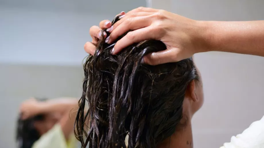 Направете си тази маска и косата ви ще стане здрава и бляскава