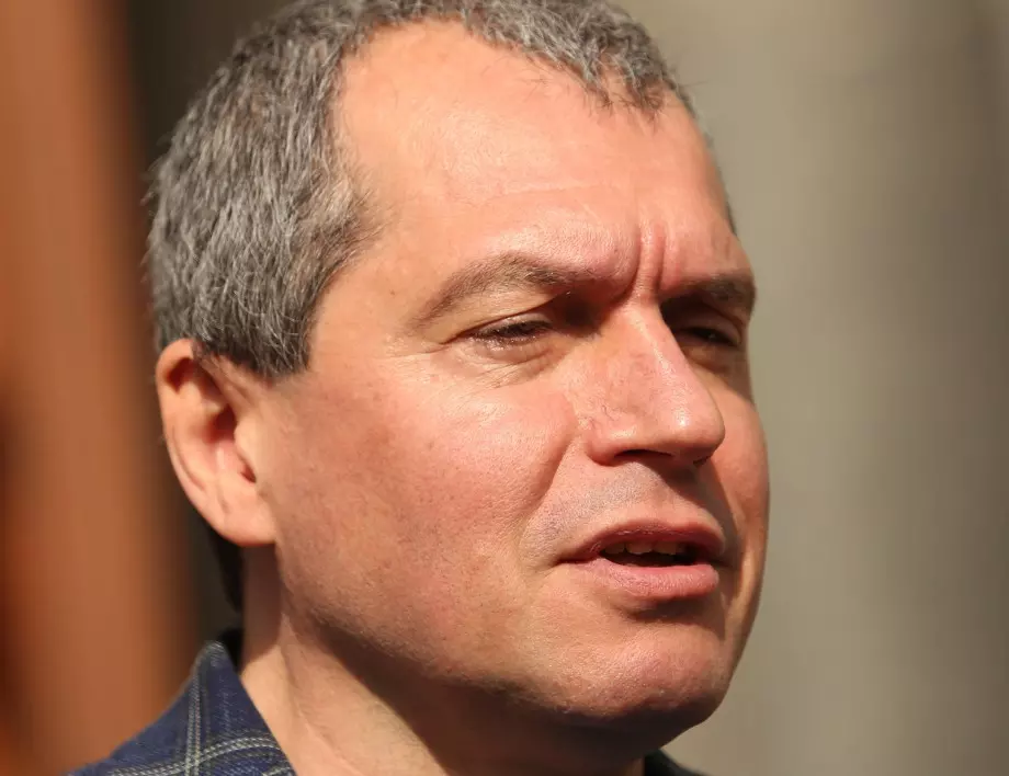 Тошко Йорданов: Министерският съвет избяга от решението дали да дарим оръжие за Украйна