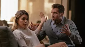 Зодиите, които НЕ обичат физическия контакт   