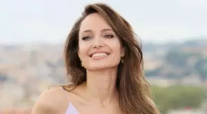 Няма да повярвате с кого излиза Анджелина Джоли (СНИМКИ)