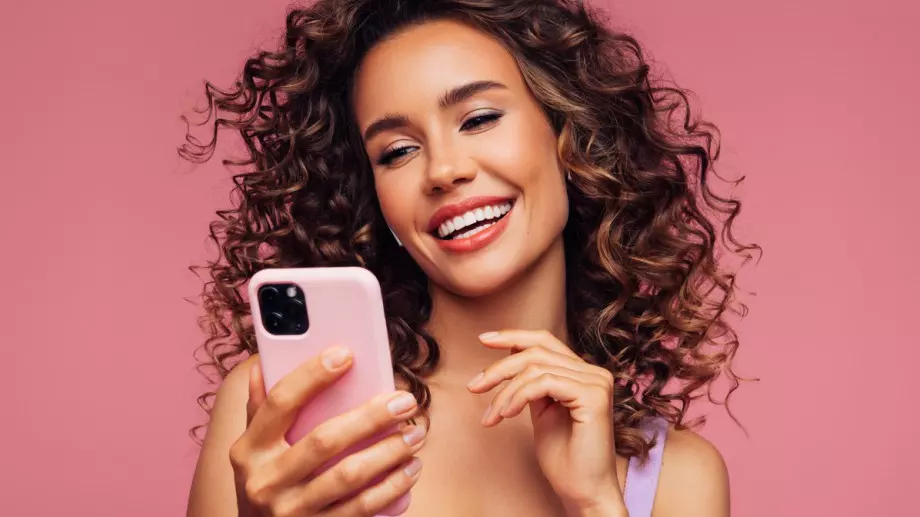 Виц за днес: Жена праща SMS на мъжа си