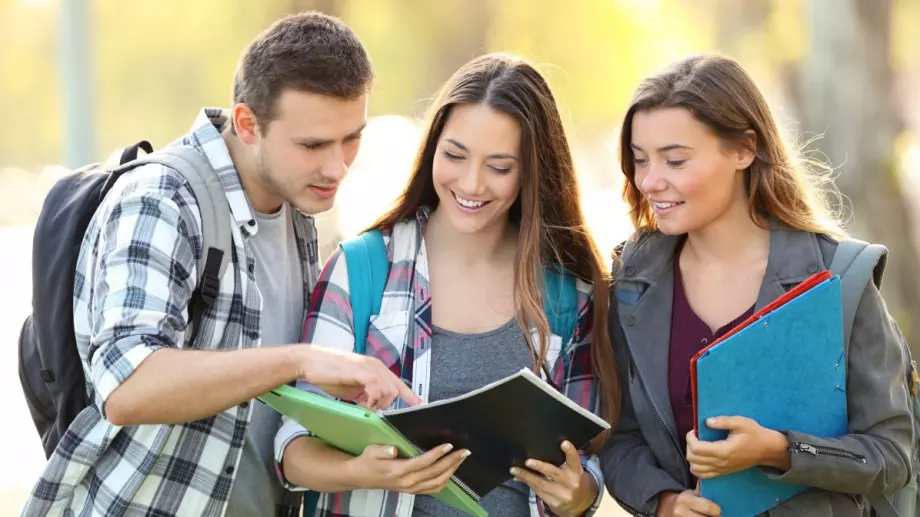 Виц на деня: Пешо станал студент в Русия