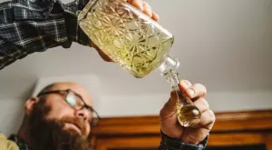 Виц за 6 май 2023: Седи си Гошо на Гергьовден в кръчмата