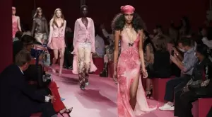 Модна дизайнерка обяви гладна стачка, ето защо