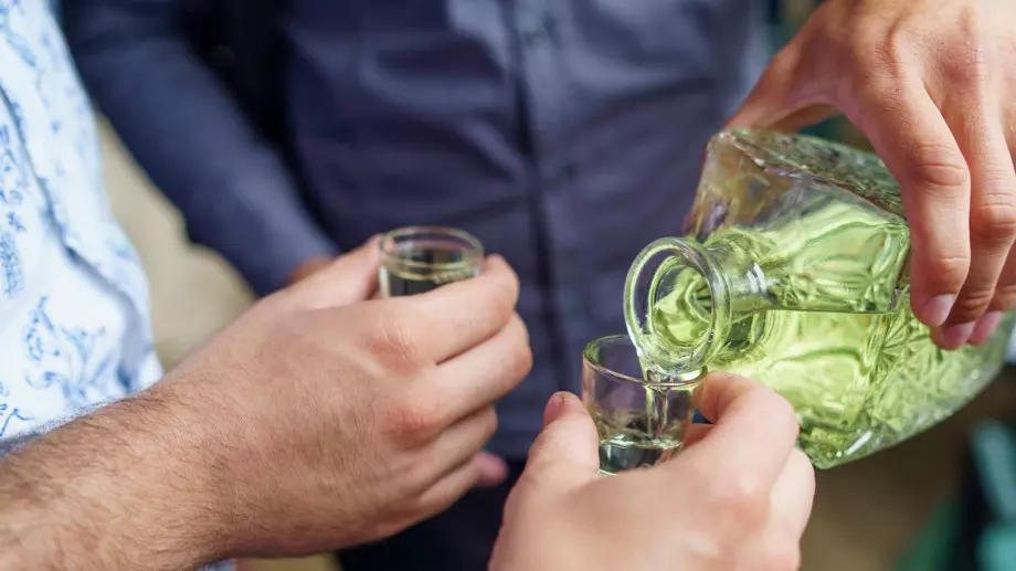 Виц за 15 май 2023: Пич влиза в кръчма в Перник