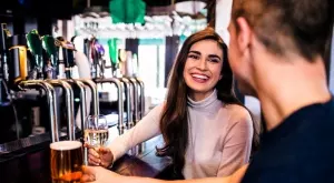 Нещата, които правят жените по-привлекателни на първа среща