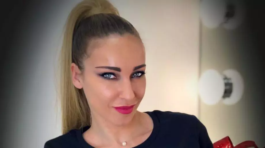 Алекс Раева се показа без грим (СНИМКА)