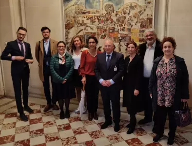 Светлан Стоев се срещна в Париж с българи и с Мрежата на изборните доброволци
