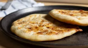 Вкусен чеснов хляб с подправки