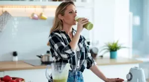 Пийте тези 5 напитки след ядене, за да подобрите храносмилането си