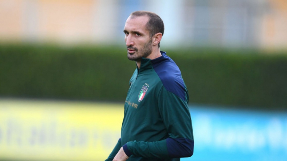 Капитанът на Джорджо Киелини обмисля край на кариерата си ако