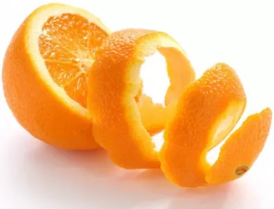 Опитните градинари използват корите от портокалите за това