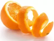 Стрита на прах портокалова кора прави чудеса с кожата, а бръчките намаляват