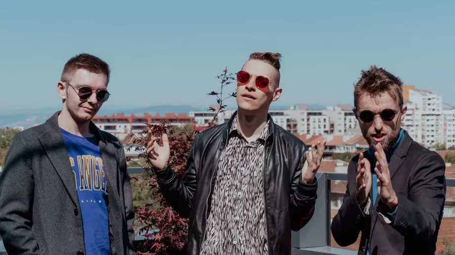 Innerglow пуснаха новото си парче "Hurt Ya" (ВИДЕО)