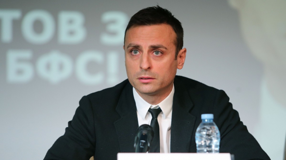 и неговият екип използваха социалните мрежи за да съобщят повече