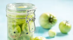 Хрупкава туршия със зелени домати