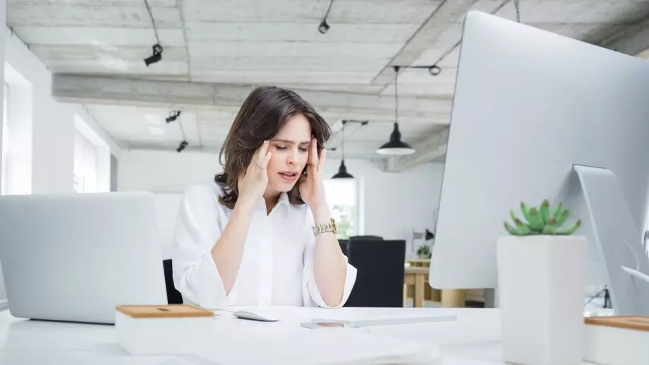 Негативни емоции, които пречат на кариерното ни развитие   