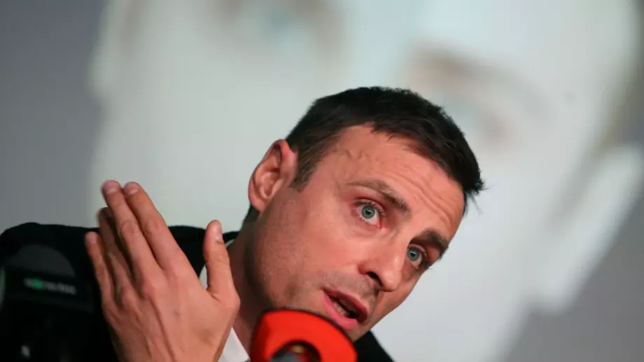 Скандал след избора на Михайлов: Бербатов се усъмни в изборите, бе освиркван и псуван...