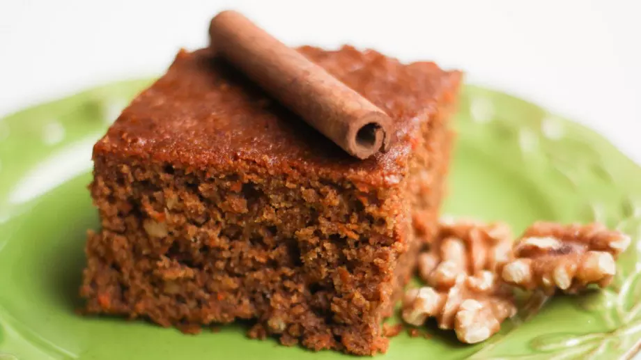 Орехов кекс без яйца, който става за нула време