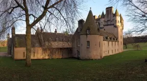 Зловещи истории: Шотландският замък, обитаван от убита принцеса