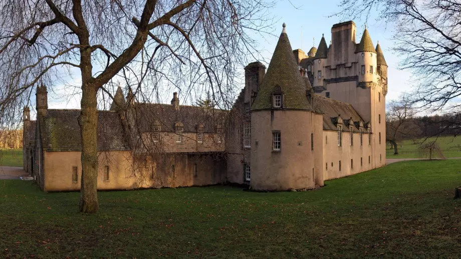 Зловещи истории: Шотландският замък, обитаван от убита принцеса