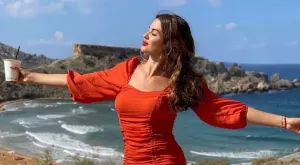 Красивата поп фолк изпълнителка Райна показа гаджето си на връх Нова