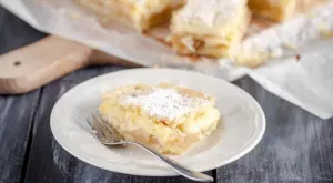 Вълшебна ябълкова торта с бисквити