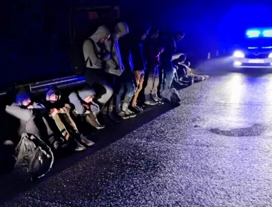 Арестуваха сръбски каналджия да превозва 13 нелегални мигранти в София 