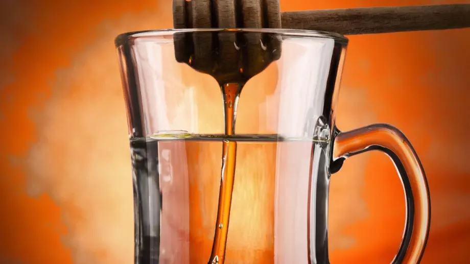 Ползите, които ще извлечете, ако пиете вода с мед