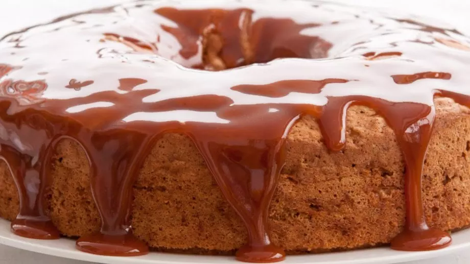 Неустоим кекс с тиква, ябълки и карамел