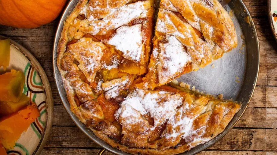 С дъх на есен: Баница с тиква и ябълки