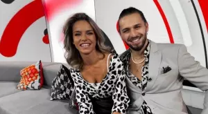 Гаджето на Папи Ханс си показа дупето (СНИМКИ)