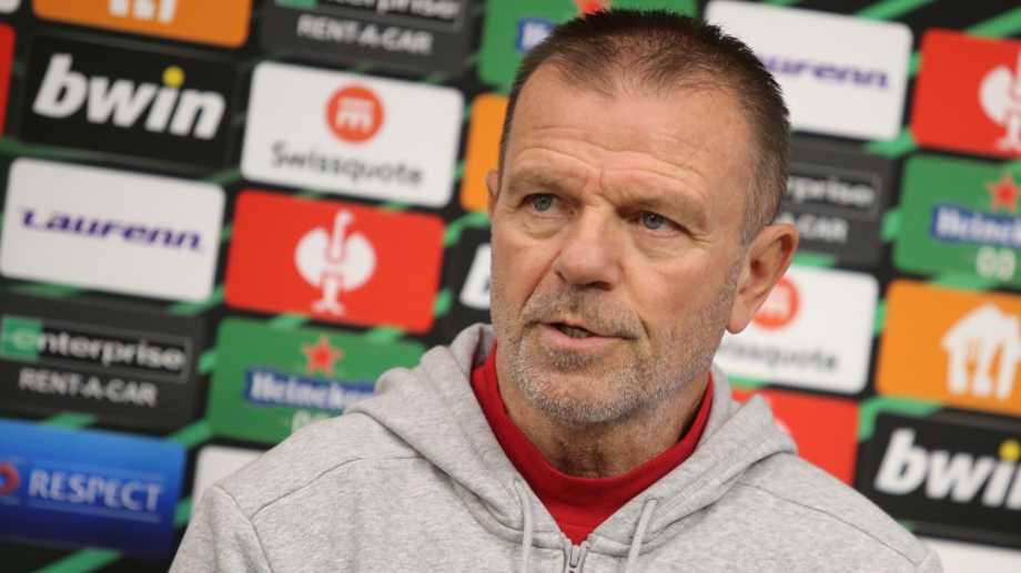 Стойчо Младенов има нужда от още 44 мача начело на